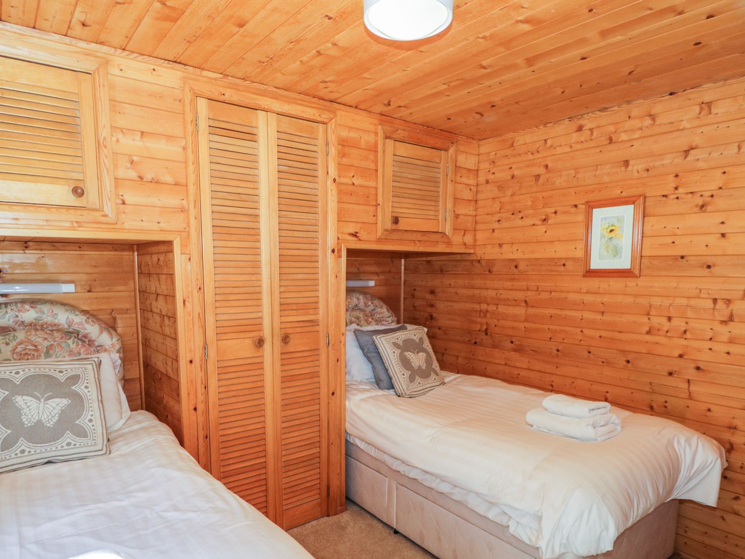 Twin bedroom storage